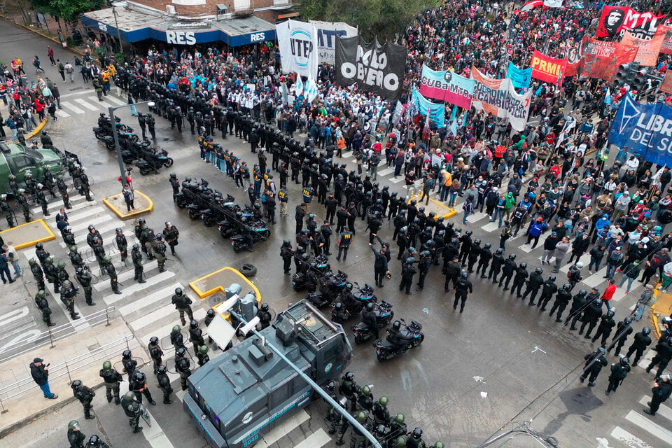 Movilización en Argentina contra el ajuste de Milei