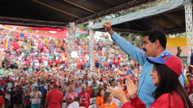 El presidente Maduro con su esposa (la primera combatiente), Cilia Flores