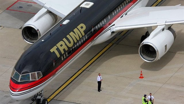 "Si gana Trump, me mudo", anunciaron muchas celebridades norteamericanas. Y el día llegó y el magnate ofrece su avión privado a los dispuestos a cumplir su promesa.