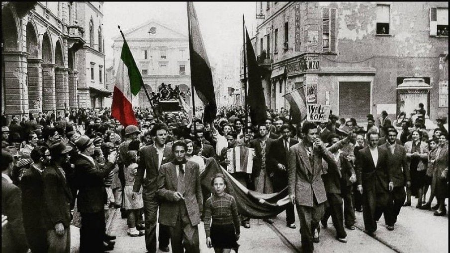 25 de abril de 1945, el Comité de Liberación Nacional del Norte de Italia (CLNAI) proclamó la insurrección general