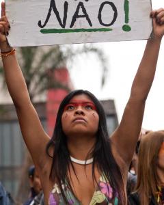 Descripción: Una miembro del pueblo xingú en una manifestación en Sao Paulo en agosto de 2011. - AFP