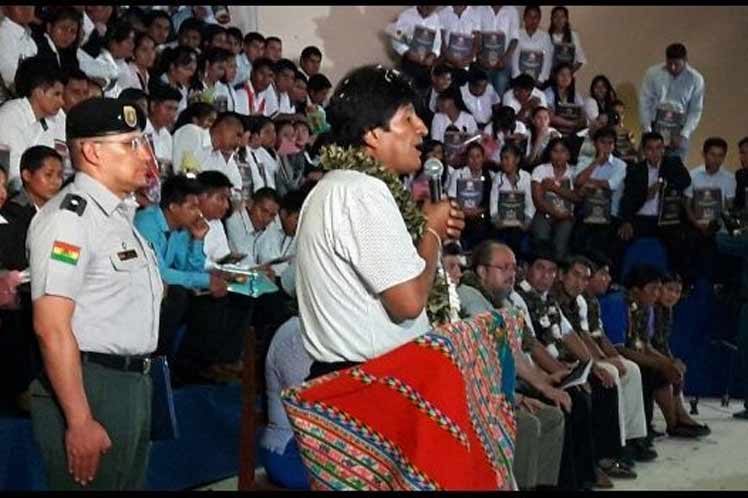 Evo Morales en el acto de graduación de 161 profesionales de la Universidad Indígena