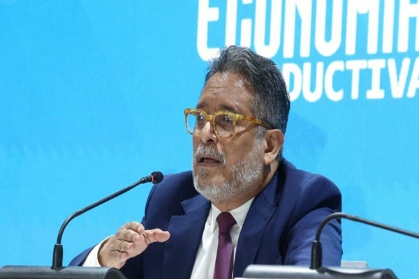 El ministro de Industrias y Producción Nacional, José Rivas
