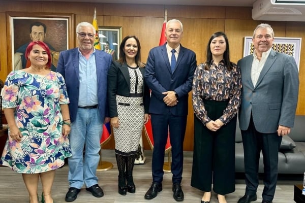 Durante la visita, la delegación portuguesa también se reunió con la viceministra para Europa del Ministerio de Relaciones Exteriores, Coromoto Godoy, y la de Turismo Internacional, Leticia Gómez.