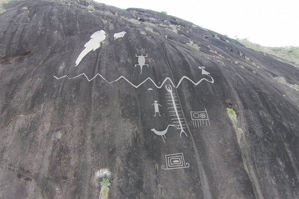 Los petroglifos se encuentran reseñados en el I Catálogo del Censo del Patrimonio Cultural del estado Amazonas.