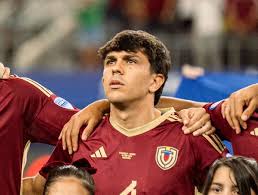 Jon Aramburu, el joven defensa venezolano que se destacó en la Copa América 2024