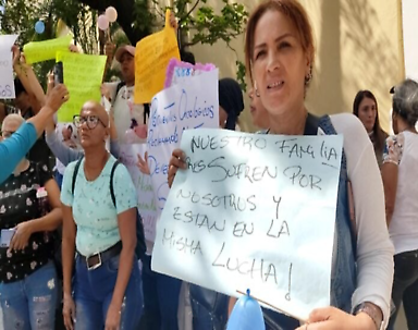 Pacientes protestan a las afueras del IVSS en exigencia de medicamentos