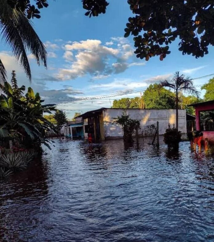 Casas inundadas en Apure por crecida del Río Uribante