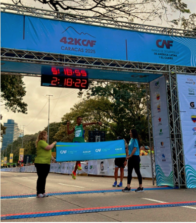 Brasileño gana maratón CAF de 42K